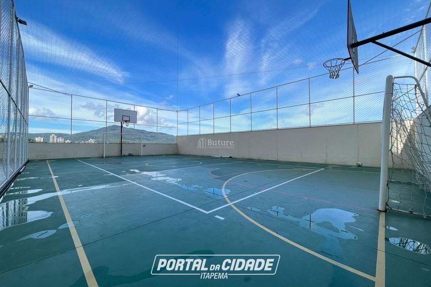 Apartamento &agrave; venda - 135m&sup2; - Meia Praia