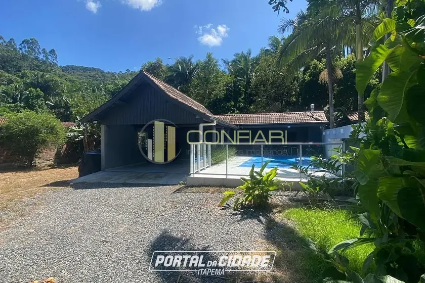 Ch&aacute;cara &agrave; venda - 130m&sup2; - Moura