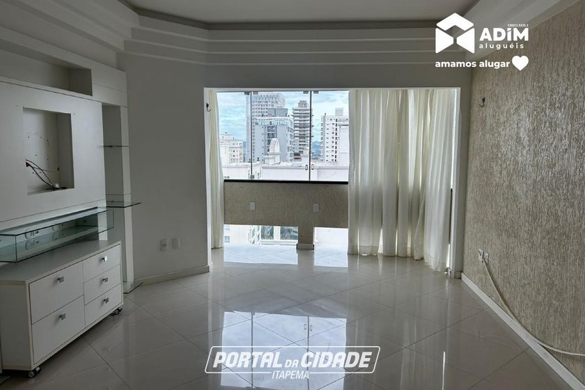 Apartamento para alugar - 140m&sup2; - Meia Praia