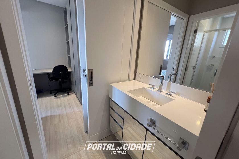 Apartamento &agrave; venda - 145m&sup2; - Meia Praia