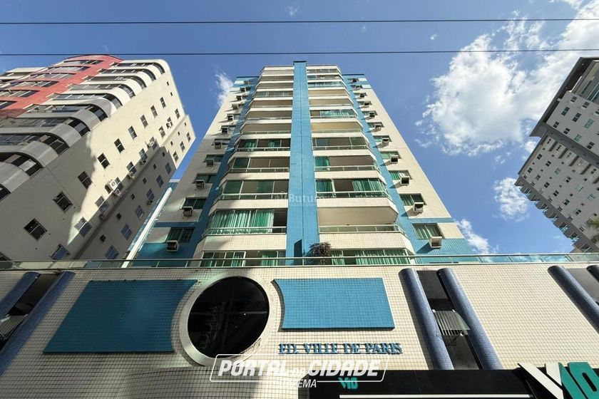 Apartamento &agrave; venda - 107m&sup2; - Meia Praia