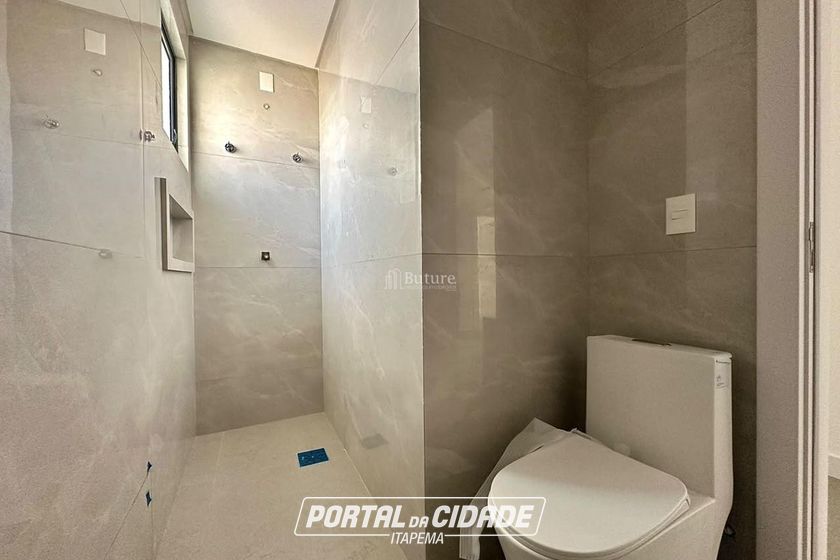 Apartamento &agrave; venda - 130m&sup2; - Meia Praia