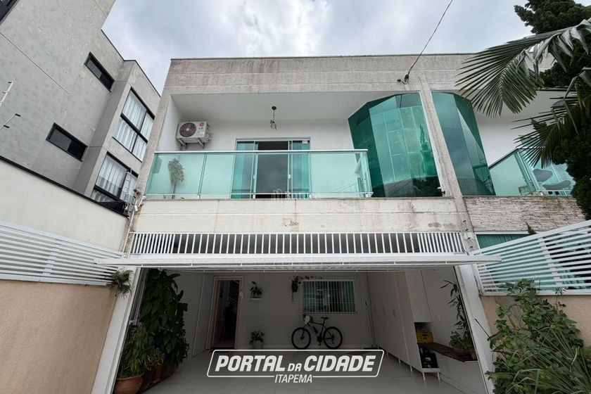 Casa &agrave; venda - 200m&sup2; - Praia dos Amores