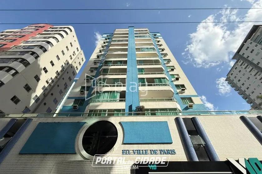 Apartamento &agrave; venda - 107m&sup2; - Meia Praia