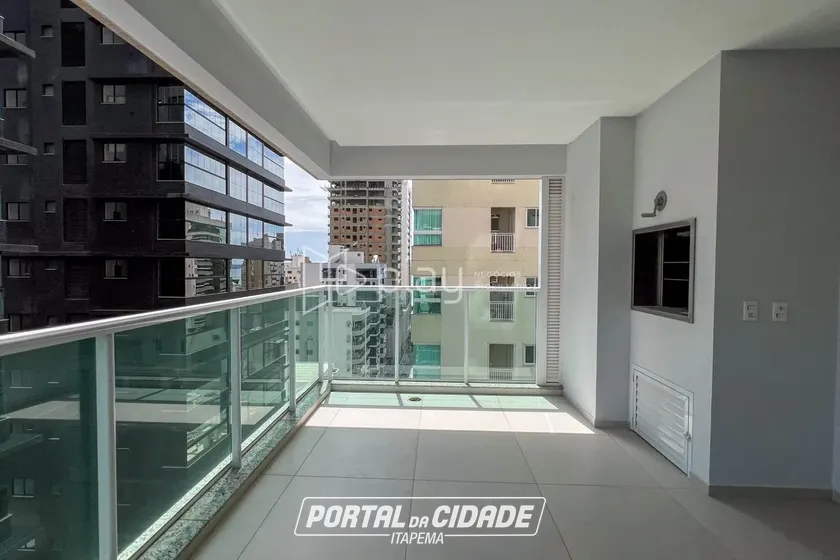 Apartamento &agrave; venda - 160m&sup2; - Meia Praia
