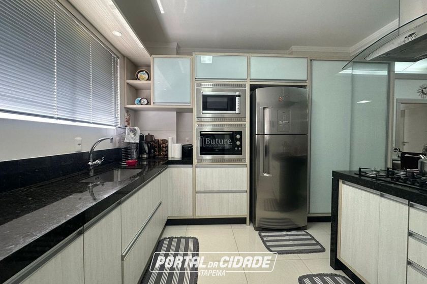 Apartamento &agrave; venda - 198m&sup2; - Meia Praia