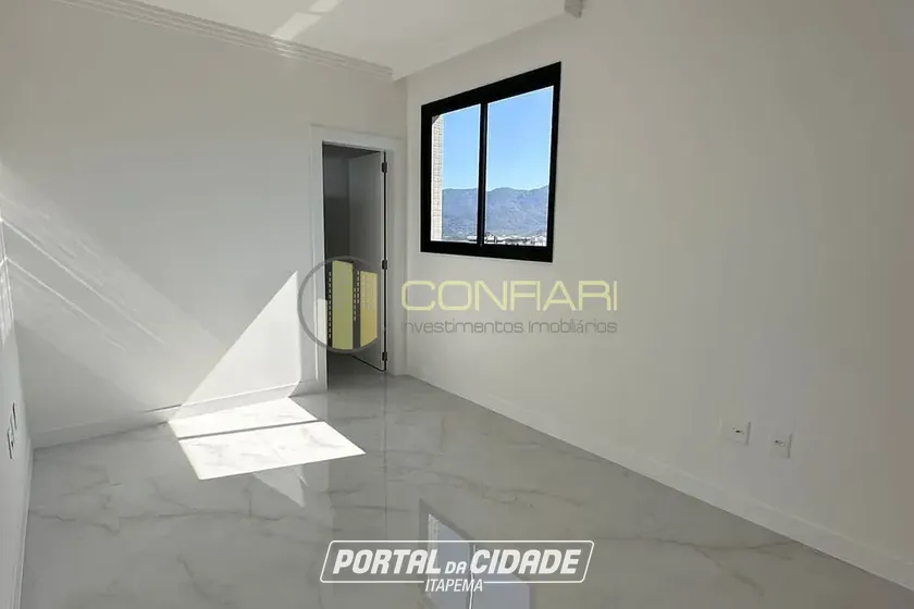 Apartamento &agrave; venda - 135m&sup2; - meia praia