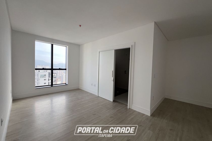 Apartamento &agrave; venda - 206m&sup2; - Meia Praia