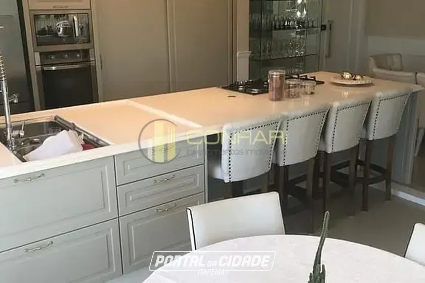 Apartamento &agrave; venda - 135m&sup2; - Meia Praia