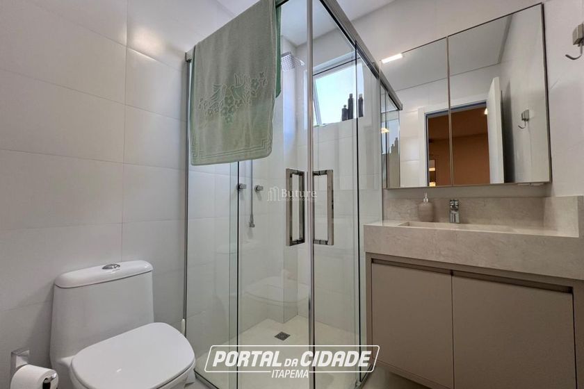 Apartamento &agrave; venda - 130m&sup2; - Meia Praia
