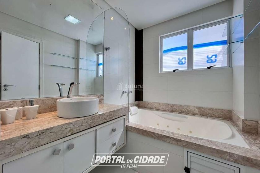 Apartamento &agrave; venda - 194m&sup2; - Meia Praia