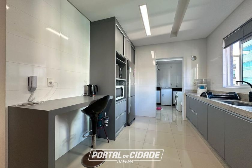 Apartamento &agrave; venda - 163m&sup2; - Meia Praia