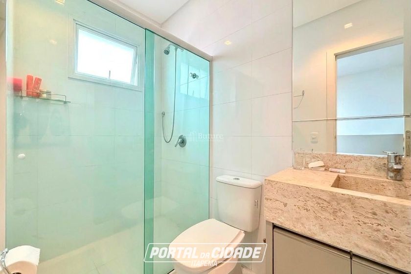 Apartamento &agrave; venda - 135m&sup2; - Meia Praia