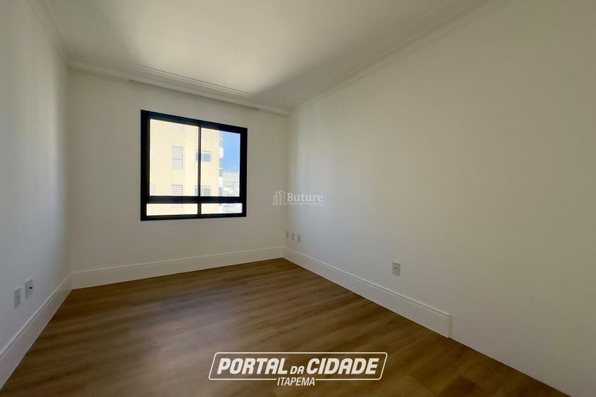 Apartamento &agrave; venda - 180m&sup2; - Meia Praia