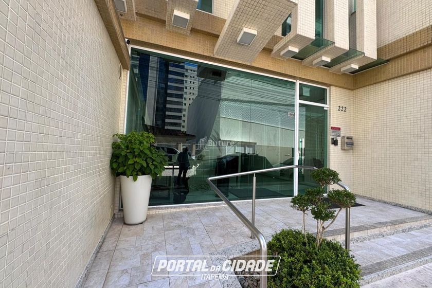 Apartamento &agrave; venda - 180m&sup2; - Meia Praia
