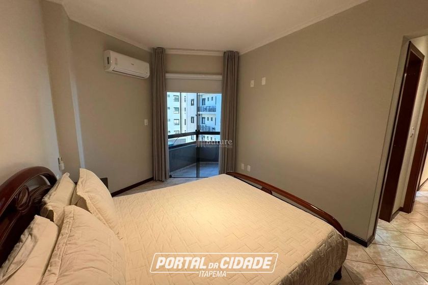 Apartamento &agrave; venda - 137m&sup2; - Meia Praia