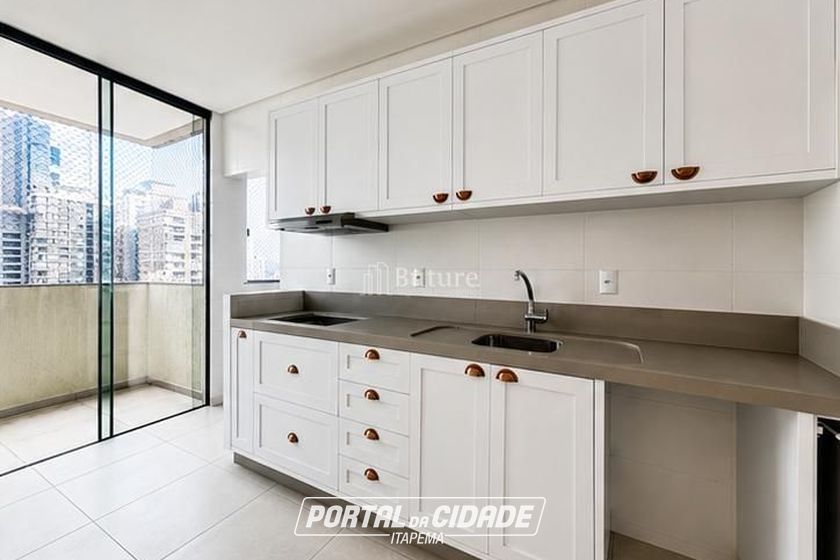 Apartamento &agrave; venda - 208m&sup2; - Meia Praia