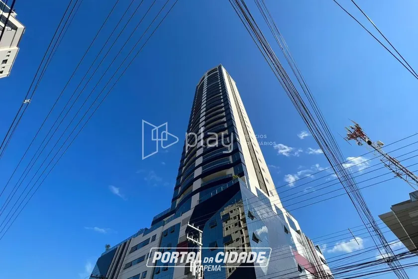 Apartamento &agrave; venda - 128m&sup2; - Meia Praia
