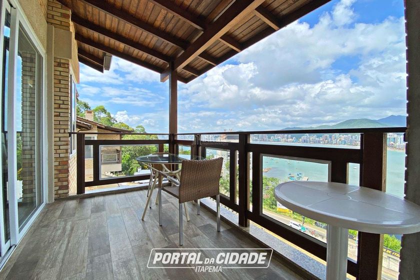 Casa &agrave; venda - 200m&sup2; - Canto da Praia