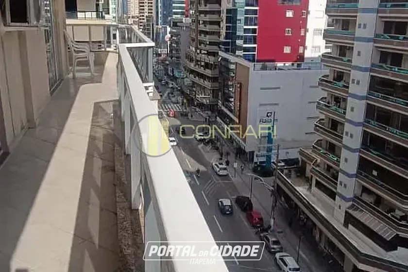 Apartamento &agrave; venda - 135m&sup2; - Meia praia