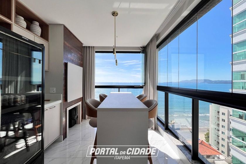 Apartamento &agrave; venda - 185m&sup2; - Meia Praia