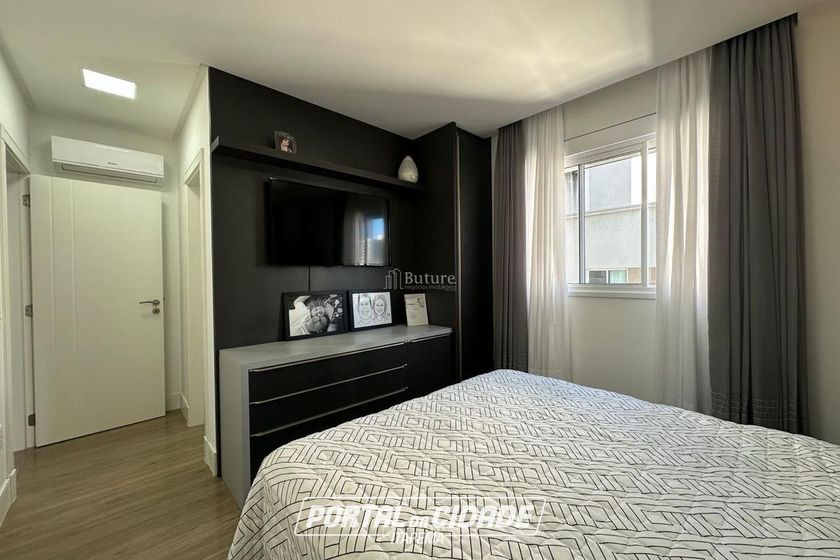Apartamento &agrave; venda - 140m&sup2; - Meia Praia