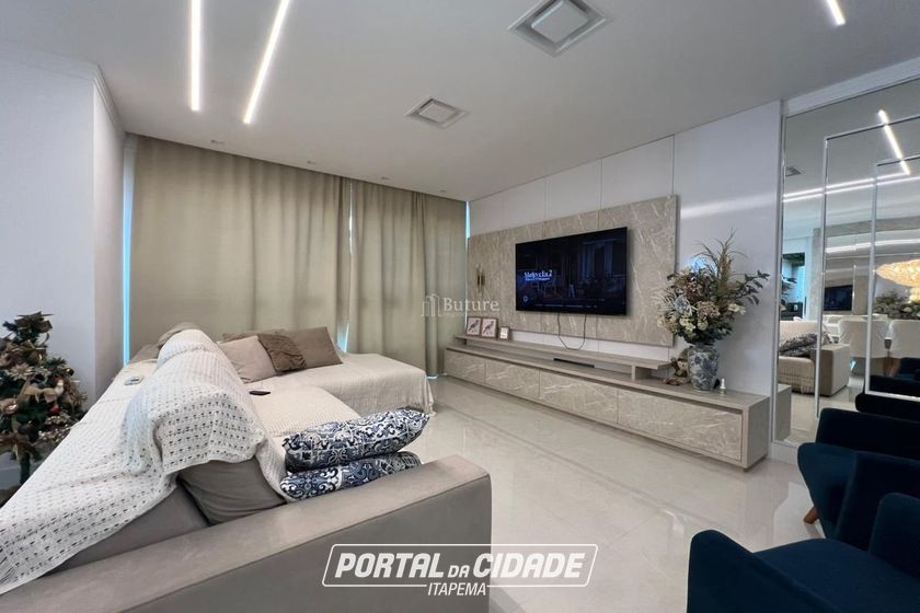 Apartamento &agrave; venda - 130m&sup2; - Meia Praia