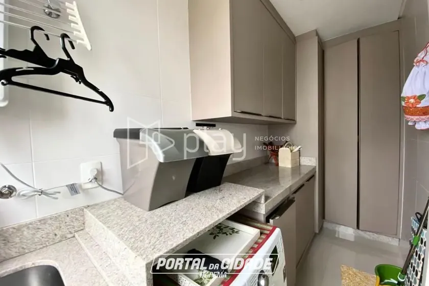 Apartamento &agrave; venda - 145m&sup2; - Meia Praia
