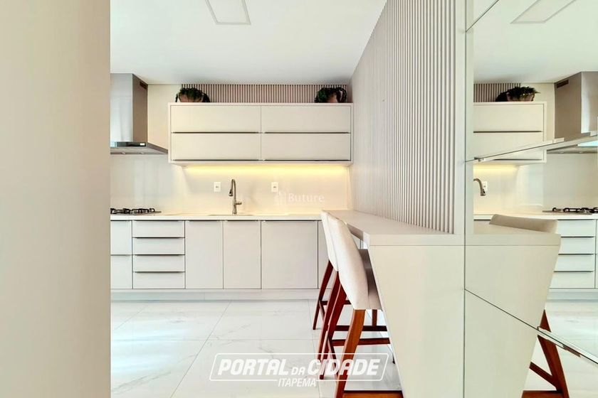 Apartamento &agrave; venda - 180m&sup2; - Meia Praia