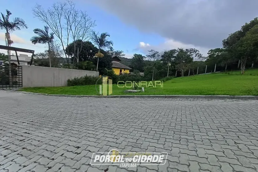 Terreno &agrave; venda - 388m&sup2; - Taquaras