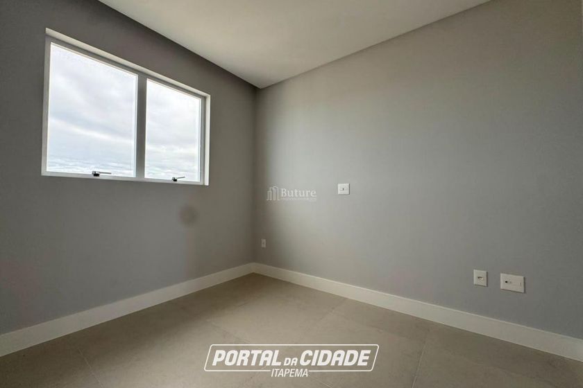 Apartamento &agrave; venda - 160m&sup2; - Meia Praia