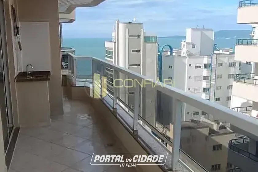 Apartamento &agrave; venda - 135m&sup2; - Meia praia