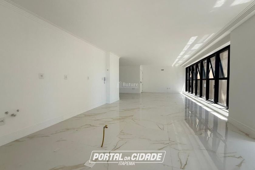 Apartamento &agrave; venda - 163m&sup2; - Meia Praia