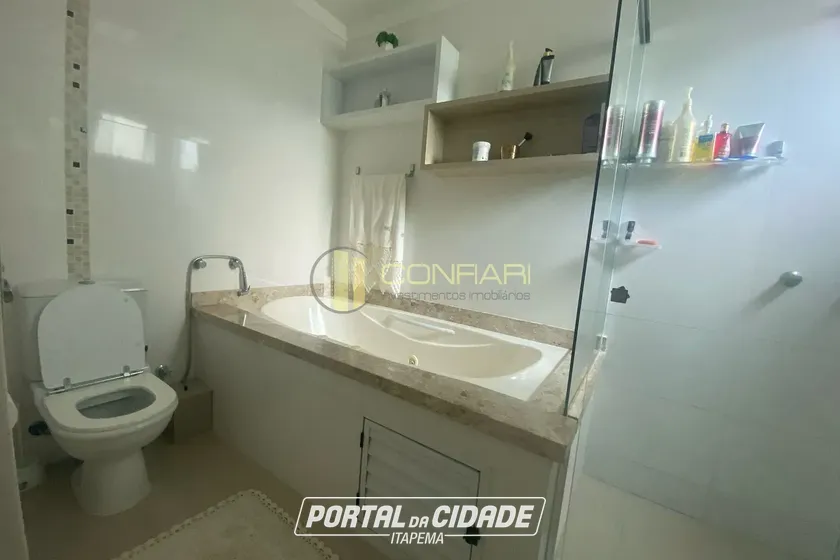 Apartamento &agrave; venda - 127m&sup2; - Meia Praia