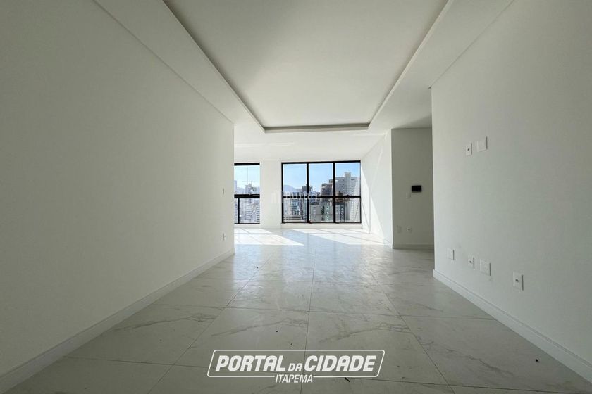 Apartamento &agrave; venda - 153m&sup2; - Meia Praia