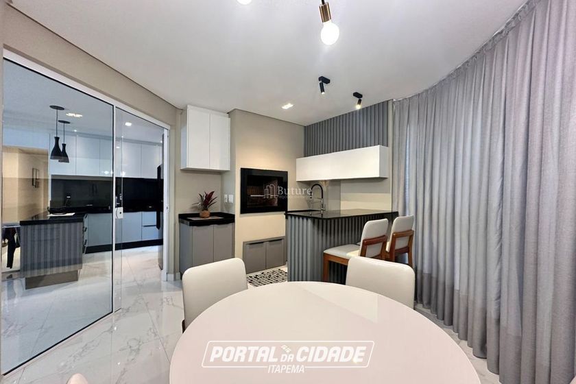 Apartamento &agrave; venda - 129m&sup2; - Meia Praia
