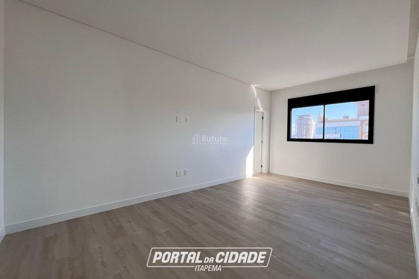Apartamento &agrave; venda - 153m&sup2; - Meia Praia