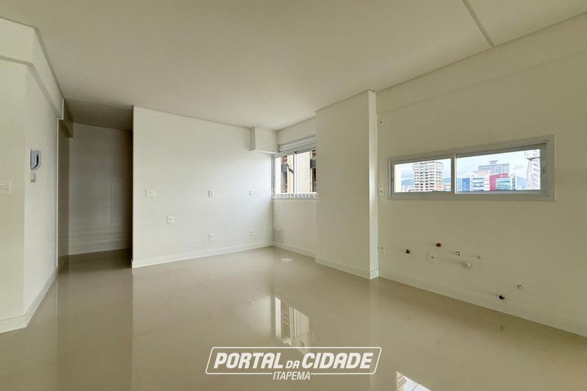 Apartamento &agrave; venda - 213m&sup2; - Meia Praia