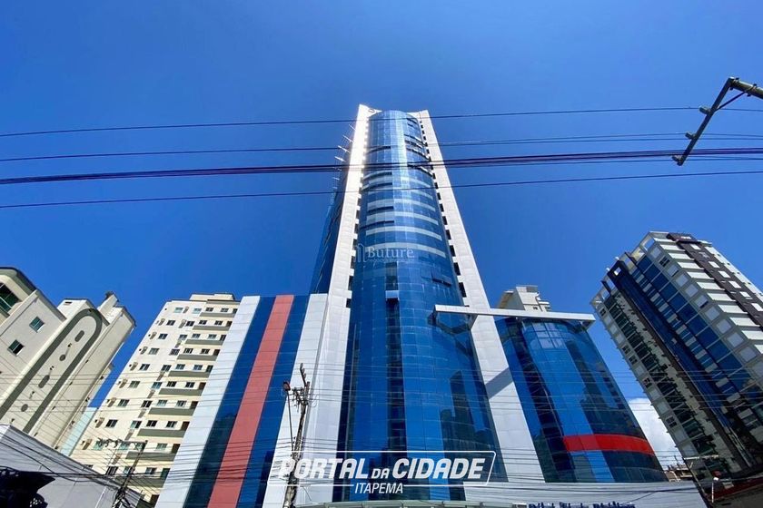 Apartamento &agrave; venda - 220m&sup2; - Meia Praia