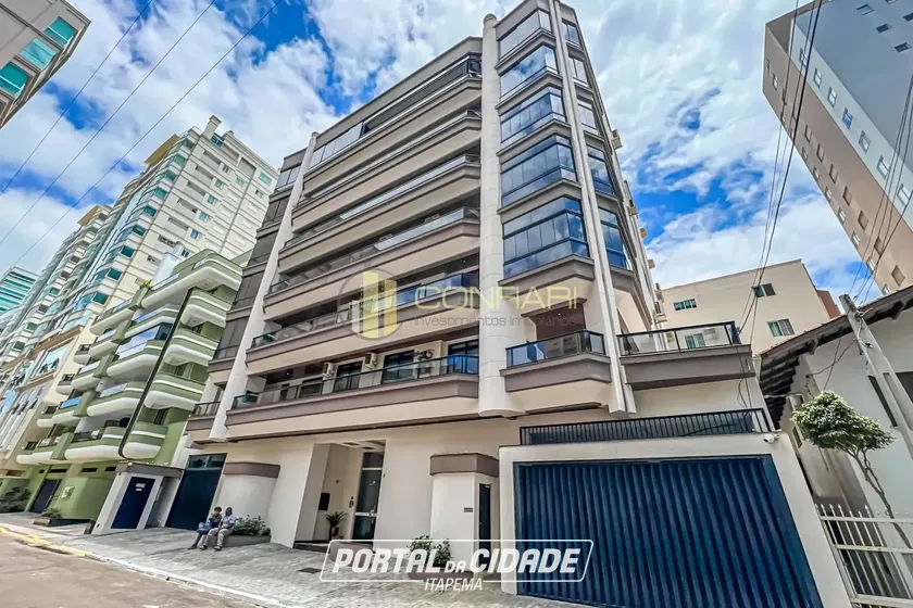 Apartamento &agrave; venda - 110m&sup2; - Meia Praia