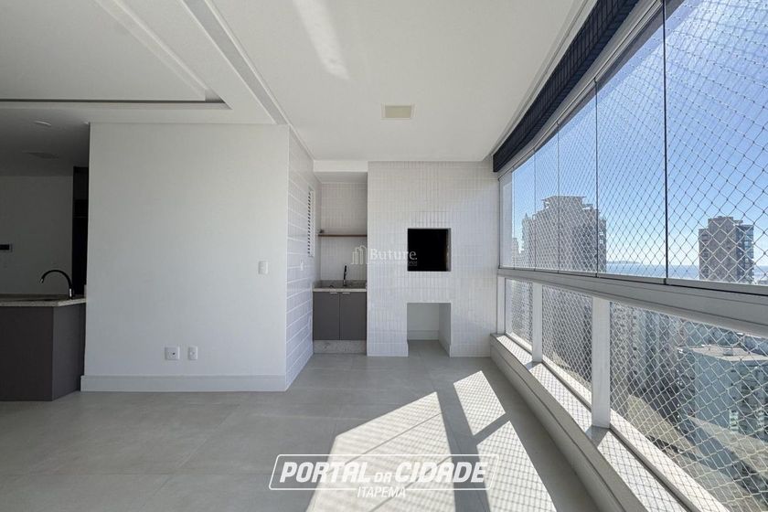 Apartamento &agrave; venda - 129m&sup2; - Meia Praia