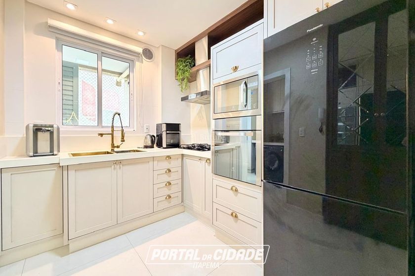 Apartamento &agrave; venda - 141m&sup2; - Meia Praia