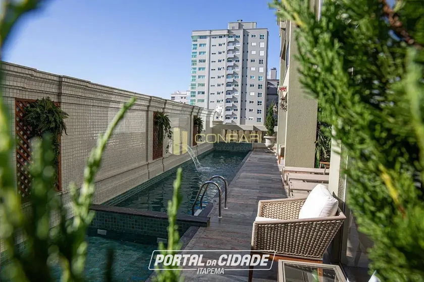 Apartamento &agrave; venda - 251m&sup2; - Meia Praia