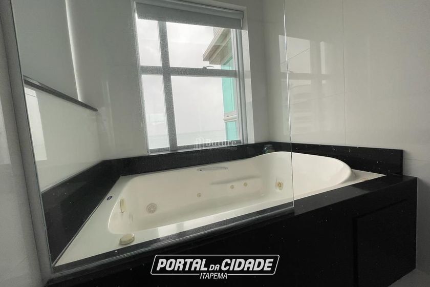 Apartamento &agrave; venda - 248m&sup2; - Meia Praia