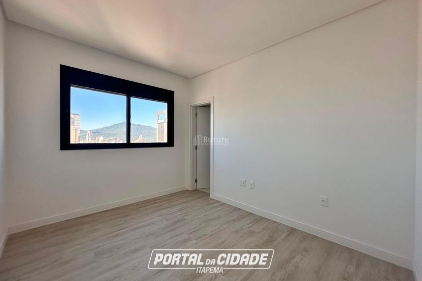 Apartamento &agrave; venda - 198m&sup2; - Meia Praia