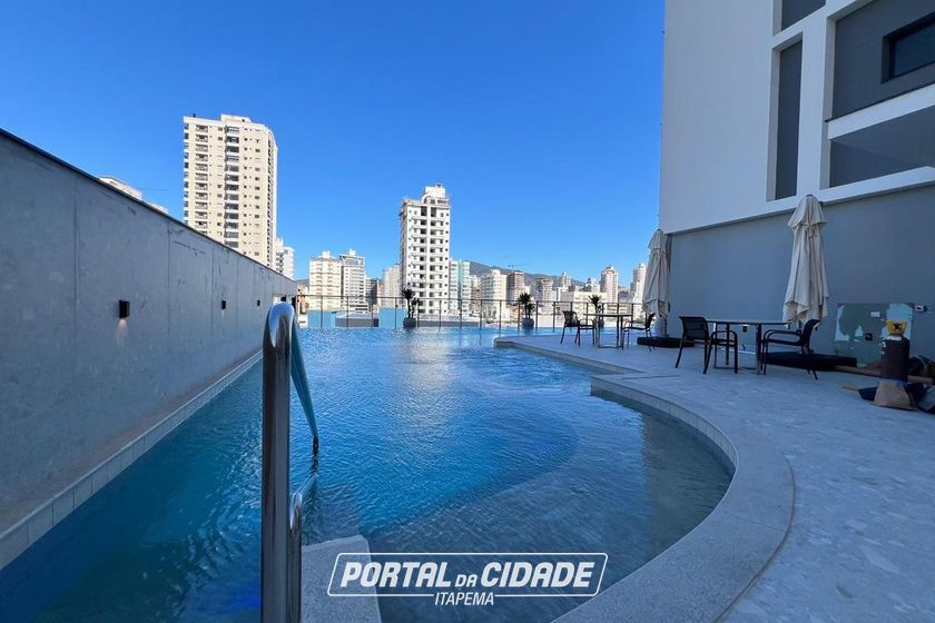Apartamento &agrave; venda - 123m&sup2; - Meia Praia