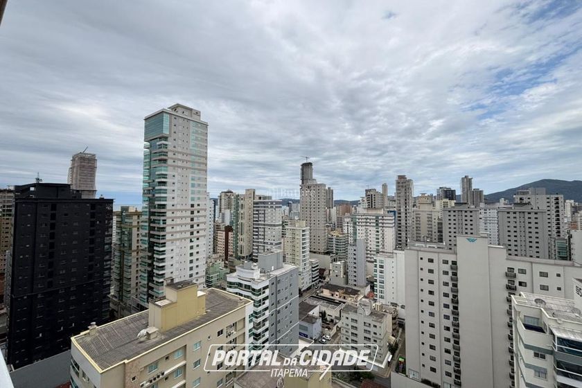 Apartamento &agrave; venda - 159m&sup2; - Meia Praia