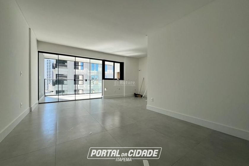 Apartamento &agrave; venda - 123m&sup2; - Meia Praia