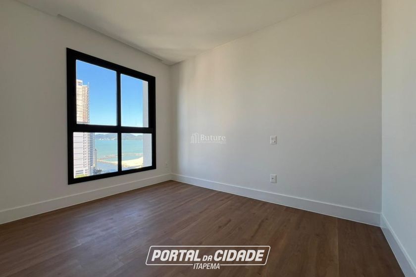 Apartamento &agrave; venda - 123m&sup2; - Meia Praia
