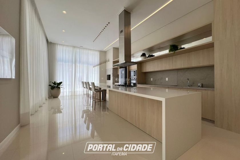 Apartamento &agrave; venda - 180m&sup2; - Meia Praia